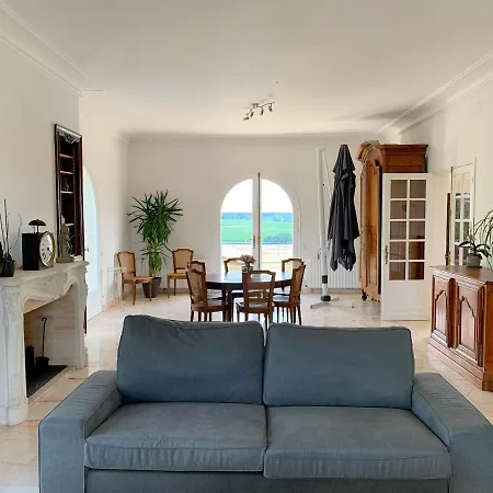 Holiday home Magnifique De Charme Avec Piscine Casteljaloux